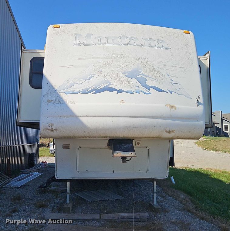 image for item EB8395 2005 Montana camper