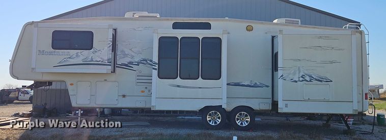 image for item EB8395 2005 Montana camper