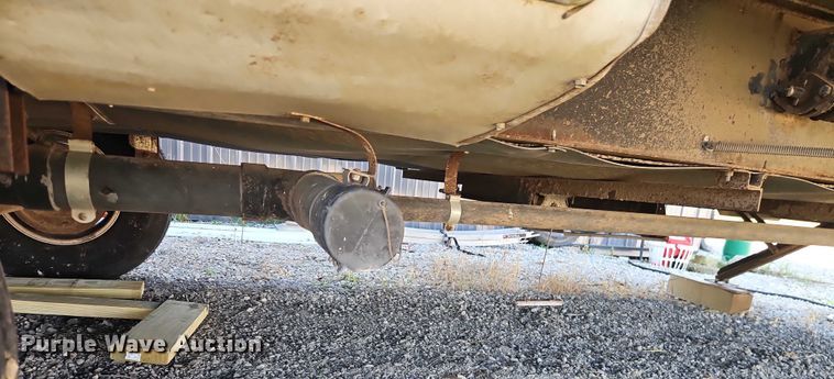 image for item EB8395 2005 Montana camper