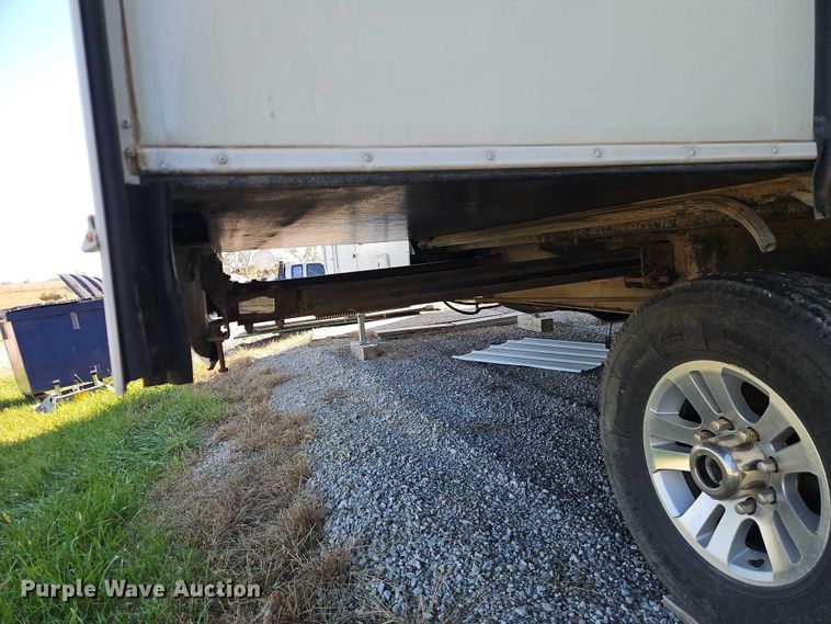 image for item EB8395 2005 Montana camper