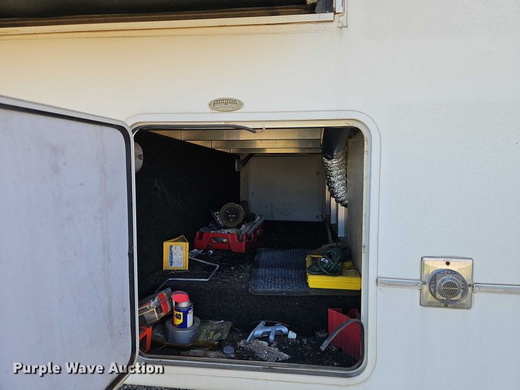 image for item EB8395 2005 Montana camper