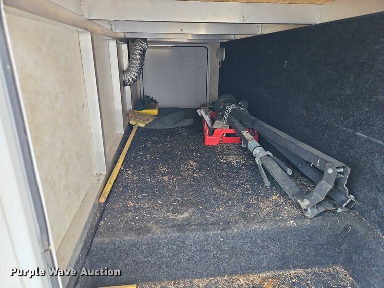 image for item EB8395 2005 Montana camper