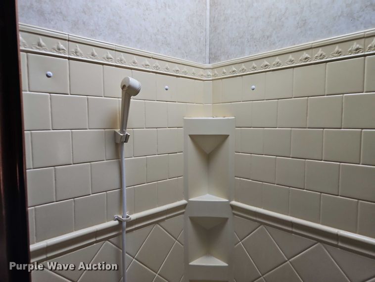 image for item EB8395 2005 Montana camper