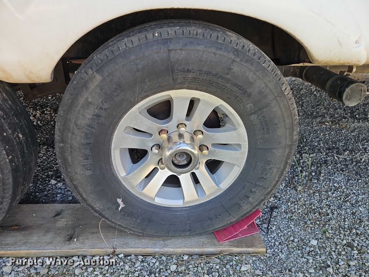 image for item EB8395 2005 Montana camper