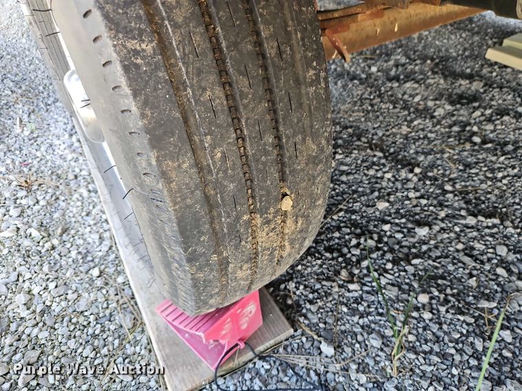 image for item EB8395 2005 Montana camper