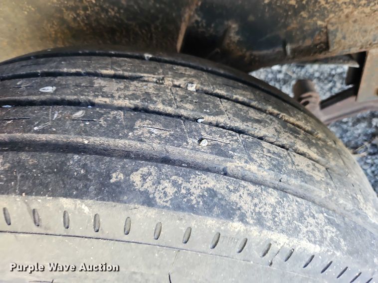 image for item EB8395 2005 Montana camper