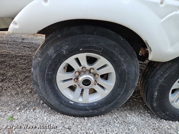 image for item EB8395 2005 Montana camper