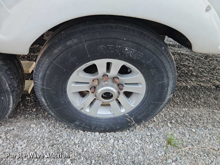 image for item EB8395 2005 Montana camper