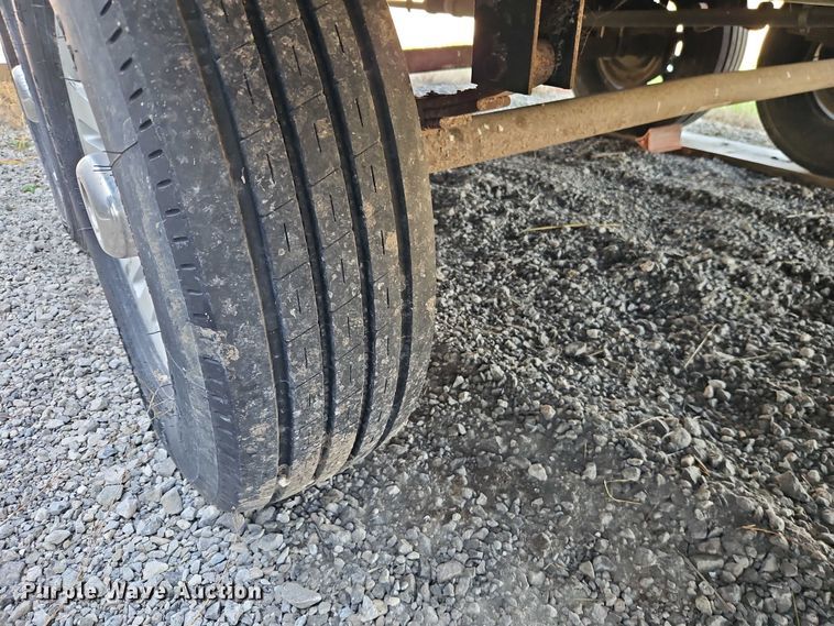 image for item EB8395 2005 Montana camper