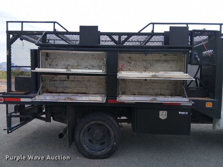 image for item EC1230 2003 Ford F450 flatbed truck