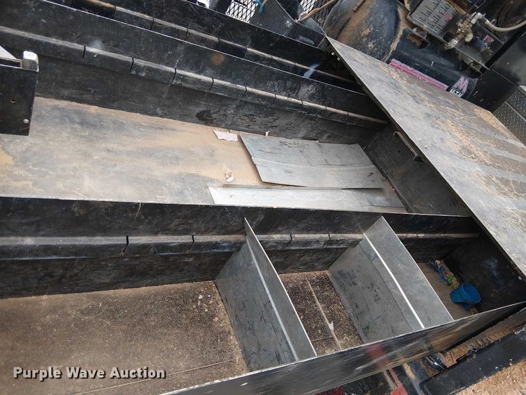 image for item EC1230 2003 Ford F450 flatbed truck