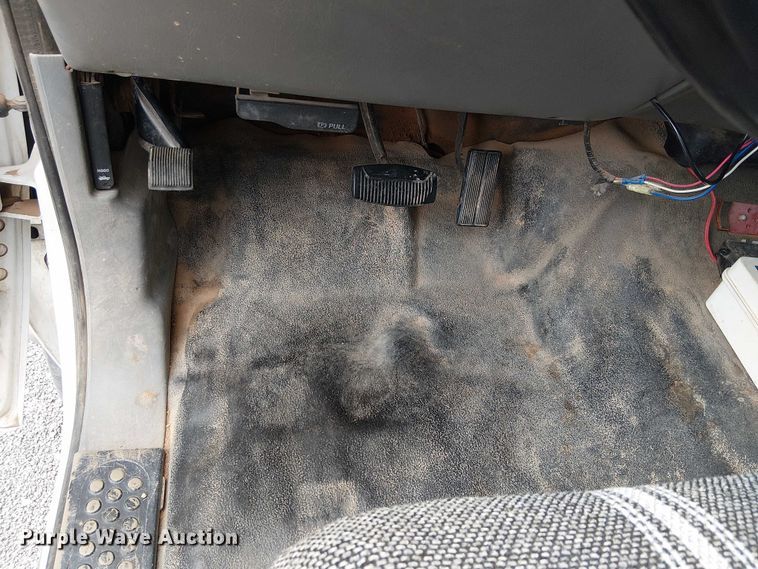 image for item EC1230 2003 Ford F450 flatbed truck