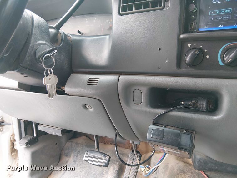 image for item EC1230 2003 Ford F450 flatbed truck