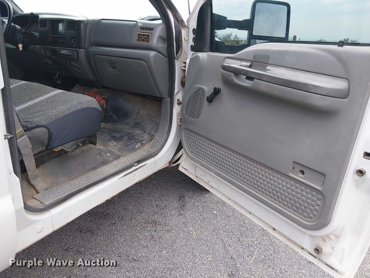 image for item EC1230 2003 Ford F450 flatbed truck