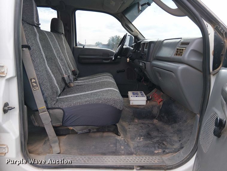 image for item EC1230 2003 Ford F450 flatbed truck