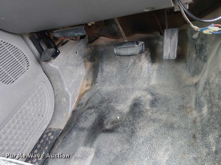 image for item EC1230 2003 Ford F450 flatbed truck