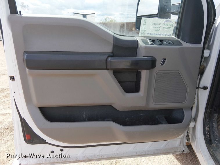 image for item EC1234 2018 Ford F250 Super Duty SuperCab utility bed pickup truck