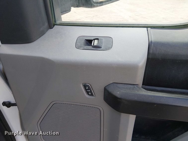 image for item EC1234 2018 Ford F250 Super Duty SuperCab utility bed pickup truck