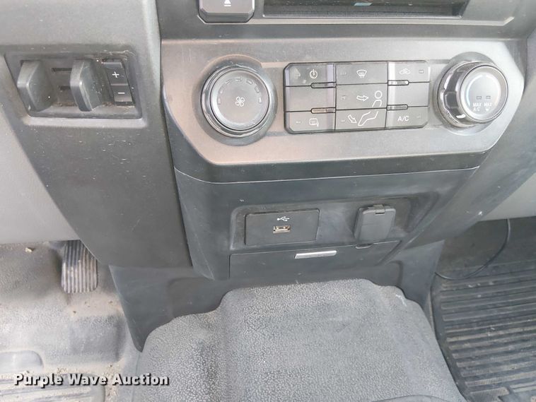 image for item EC1234 2018 Ford F250 Super Duty SuperCab utility bed pickup truck