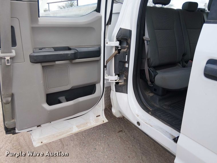 image for item EC1234 2018 Ford F250 Super Duty SuperCab utility bed pickup truck