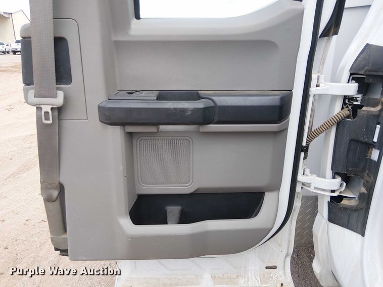 image for item EC1234 2018 Ford F250 Super Duty SuperCab utility bed pickup truck