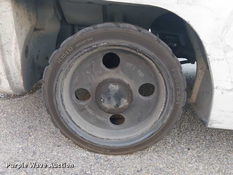 image for item EC1245 2017 UniCarriers CFS40 forklift