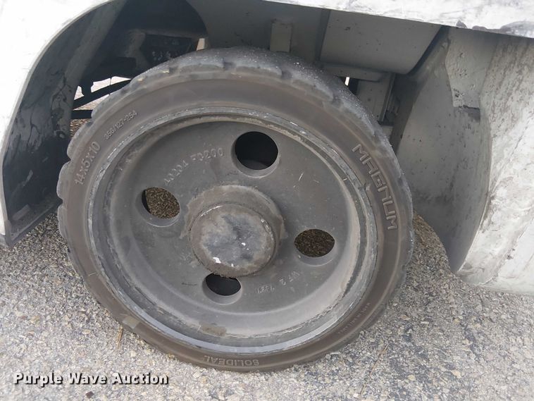 image for item EC1245 2017 UniCarriers CFS40 forklift