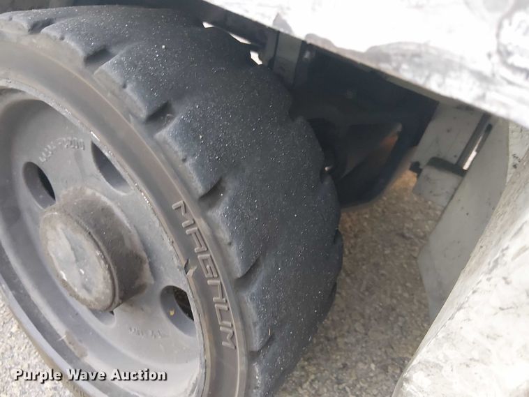 image for item EC1245 2017 UniCarriers CFS40 forklift