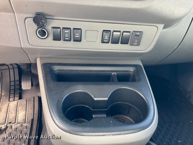 image for item EC3890 2019 Nissan NV2500HD van