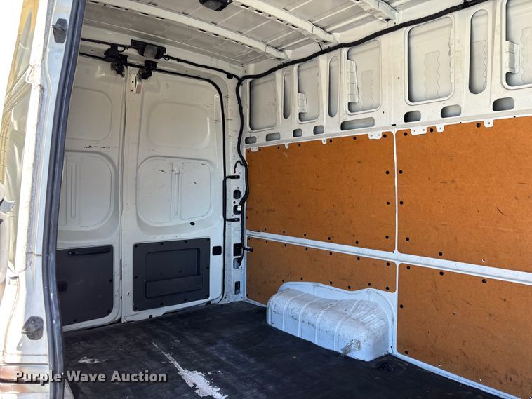 image for item EC3890 2019 Nissan NV2500HD van