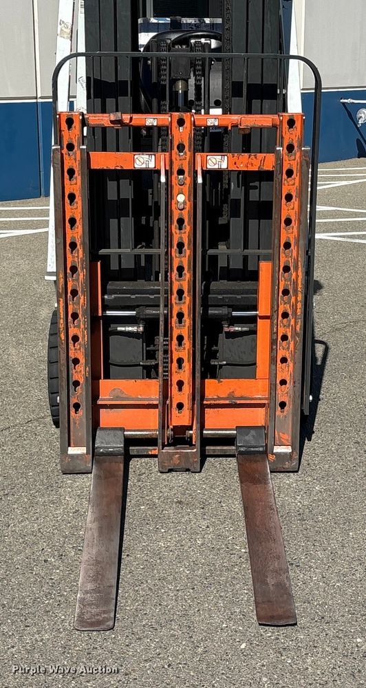 image for item EC8073 2017 UniCarriers CFS40 forklift