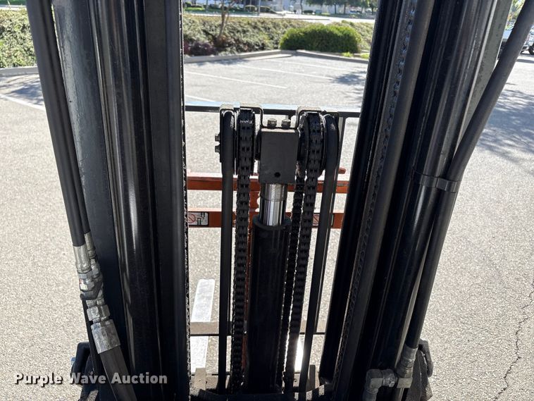 image for item EC8073 2017 UniCarriers CFS40 forklift