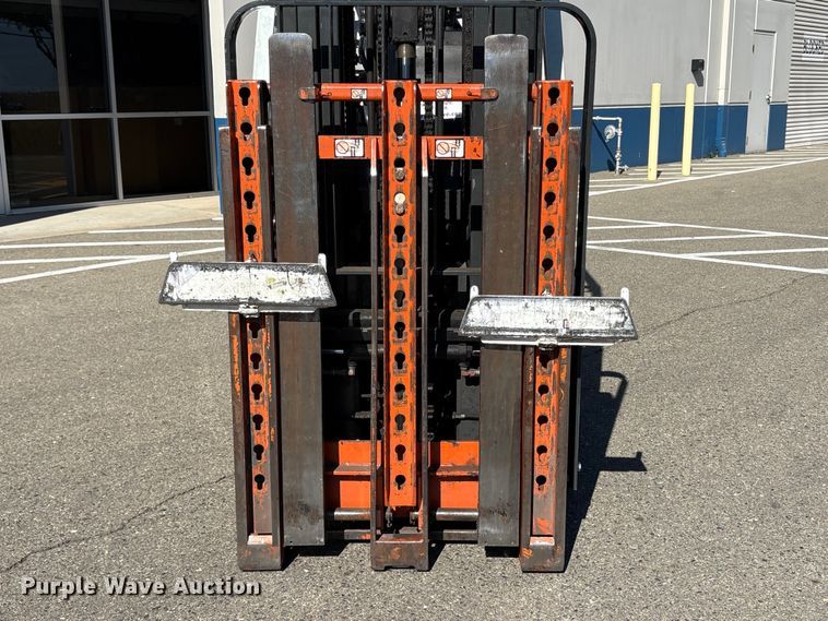 image for item EC8073 2017 UniCarriers CFS40 forklift