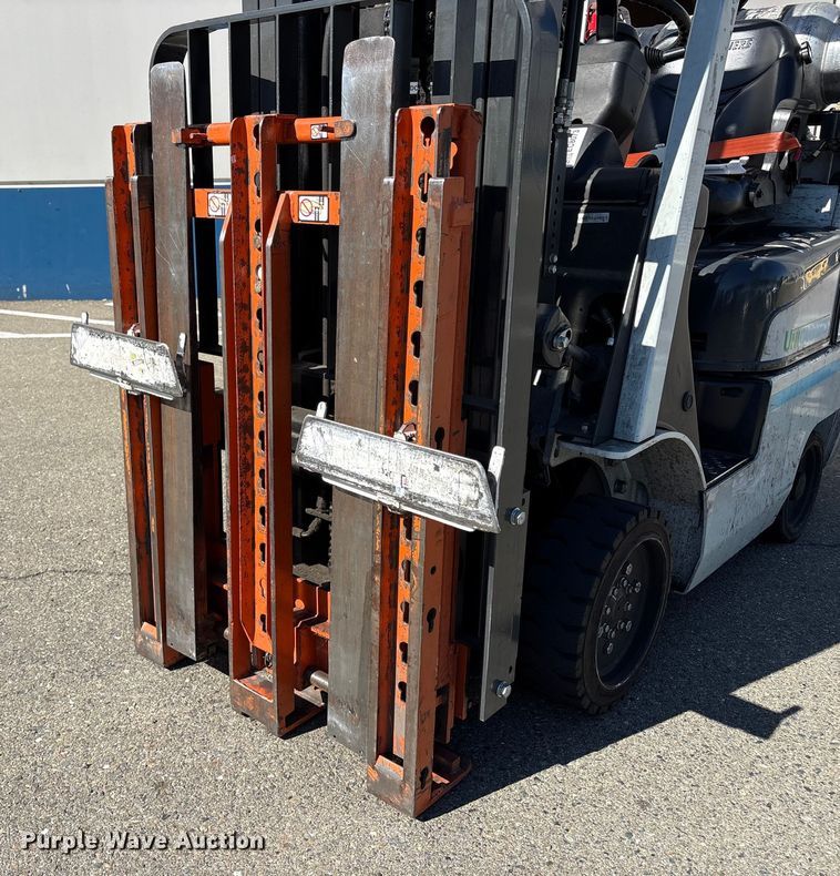 image for item EC8073 2017 UniCarriers CFS40 forklift