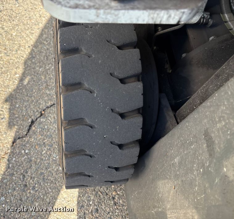 image for item EC8073 2017 UniCarriers CFS40 forklift