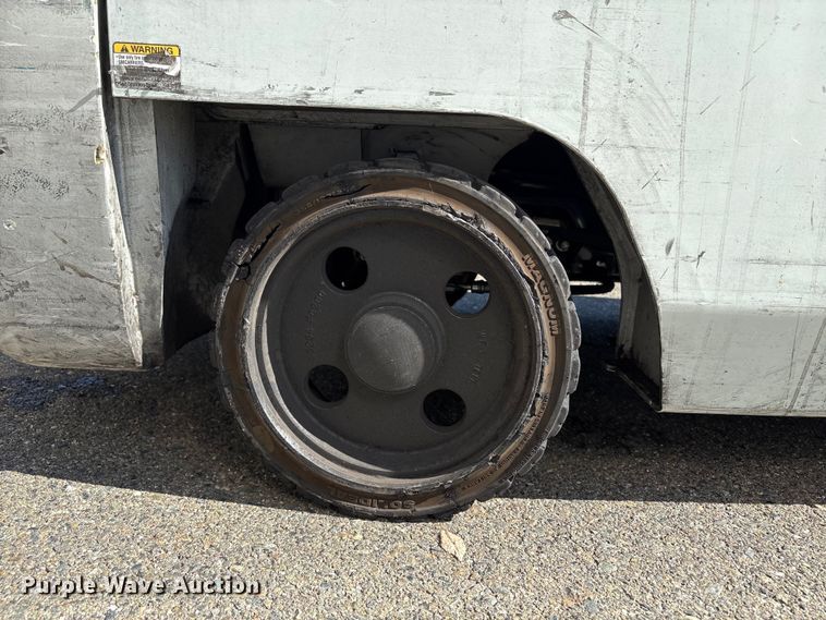 image for item EC8073 2017 UniCarriers CFS40 forklift