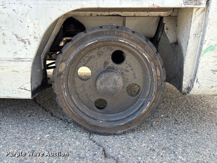 image for item EC8073 2017 UniCarriers CFS40 forklift