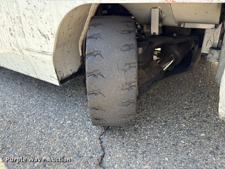 image for item EC8073 2017 UniCarriers CFS40 forklift