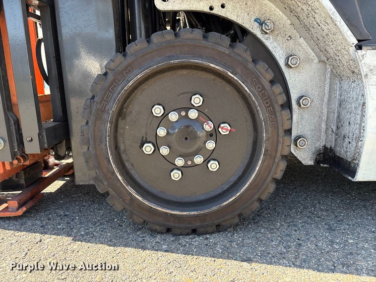 image for item EC8073 2017 UniCarriers CFS40 forklift