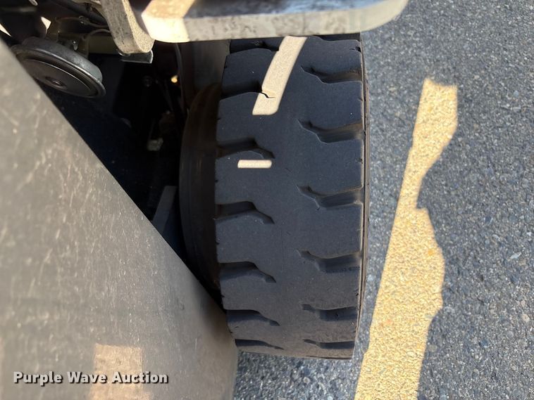 image for item EC8073 2017 UniCarriers CFS40 forklift