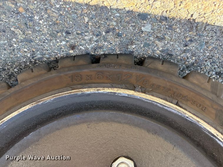 image for item EC8073 2017 UniCarriers CFS40 forklift