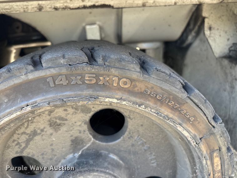 image for item EC8073 2017 UniCarriers CFS40 forklift