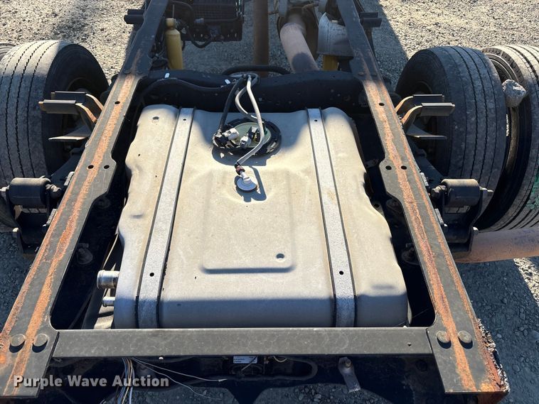 image for item EC8076 2015 Ford F450 truck cab and chassis