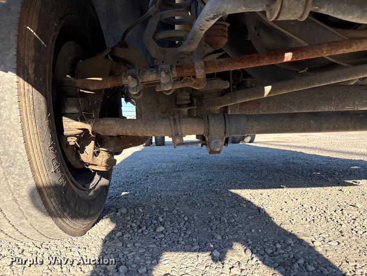 image for item EC8076 2015 Ford F450 truck cab and chassis