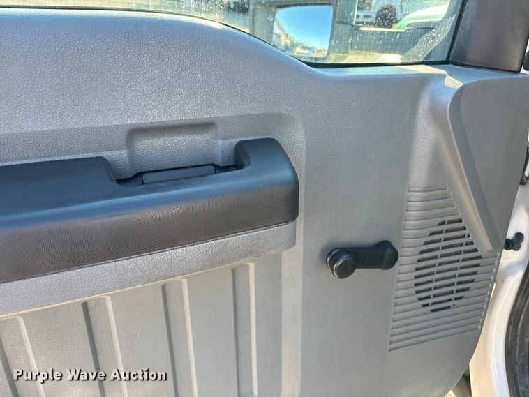 image for item EC8076 2015 Ford F450 truck cab and chassis