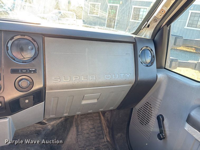 image for item EC8076 2015 Ford F450 truck cab and chassis