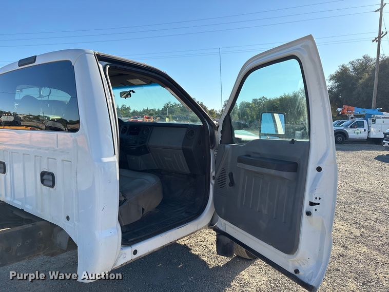 image for item EC8076 2015 Ford F450 truck cab and chassis