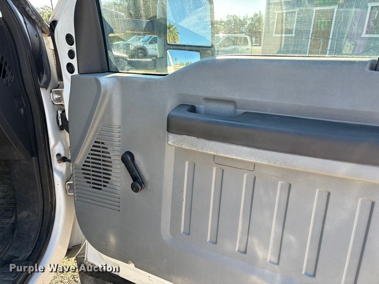 image for item EC8076 2015 Ford F450 truck cab and chassis