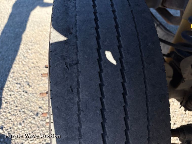 image for item EC8076 2015 Ford F450 truck cab and chassis