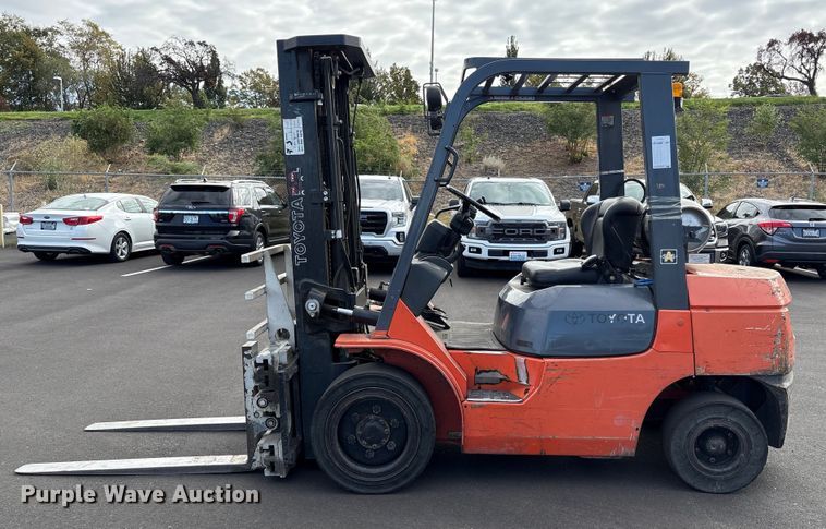 image for item EC8092 2006 Toyota 7FGU30 forklift